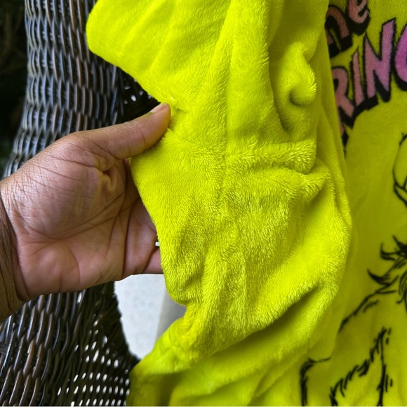 The Grinch Dr. Seuss Grinch Sweater XL (16-18) - Picture 8 of 13